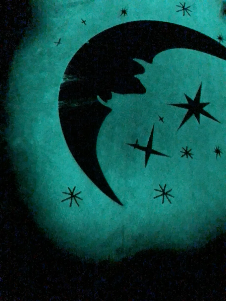 Glow-in-the-dark screen printing effect on apparel